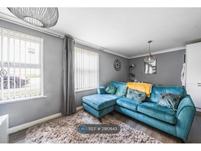 2 Bedroom Flat To Rent In Redhouse, Swindon, SN25