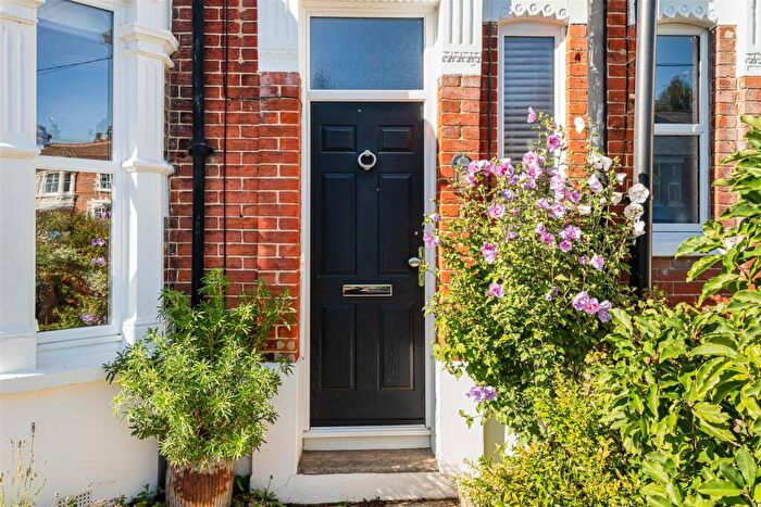 3 Bedroom Terraced House For Sale In Osborne Road, Petersfield, GU32