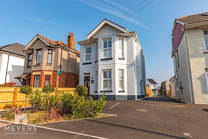 4 Bedroom Detached House For Sale In Blandford Road, Hamworthy, Poole, BH15