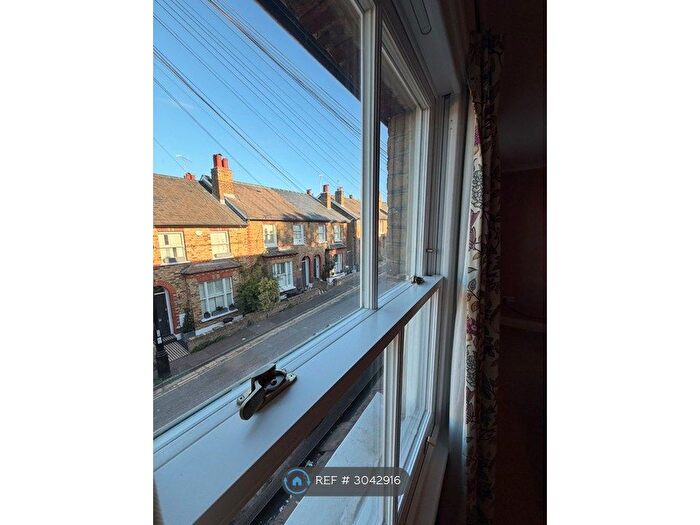 1 Bedroom Flat To Rent In Houblon Road, Richmond, TW10
