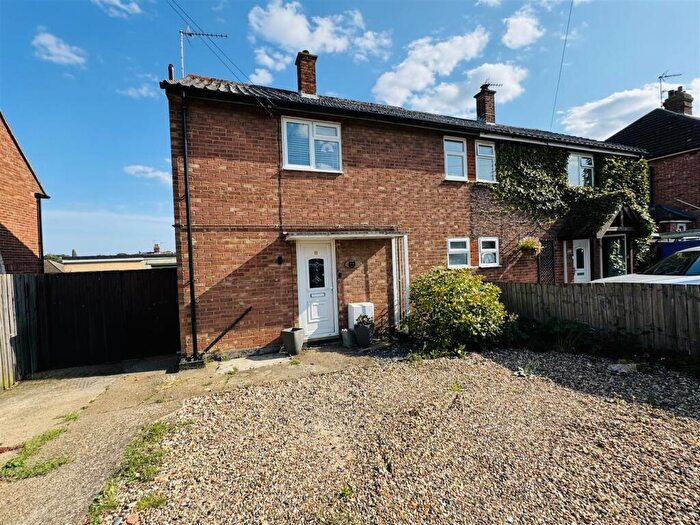 3 Bedroom Semi-Detached House For Sale In Elmcroft Road, Ipswich, IP1