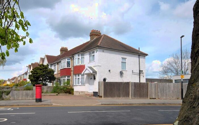 3 Bedroom End Of Terrace House To Rent In Baring Road London, SE12