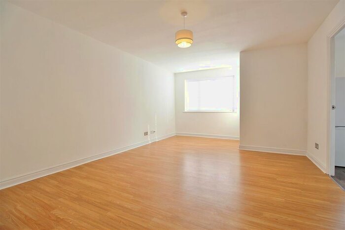 2 Bedroom Flat To Rent In Richens Close, Hounslow, TW3