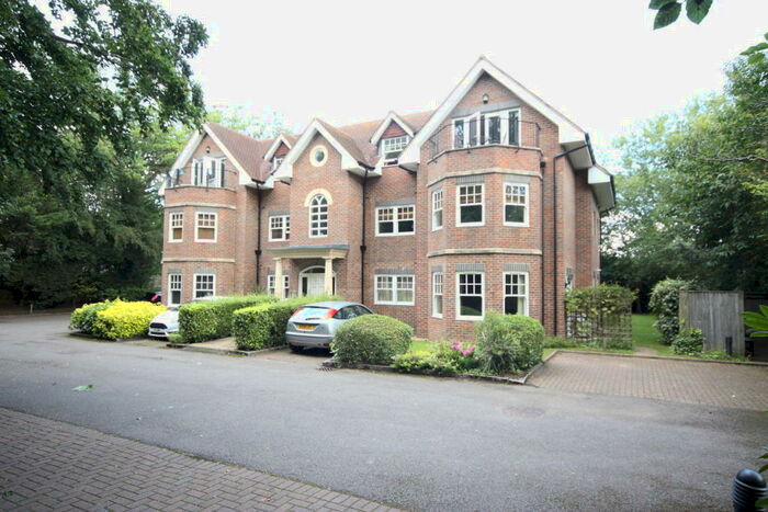 2 Bedroom Flat To Rent In Woodham Lane, Woodham, Addlestone, Woking, KT15