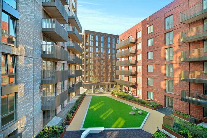 3 Bedroom House To Rent In Peto Mews, London, E16