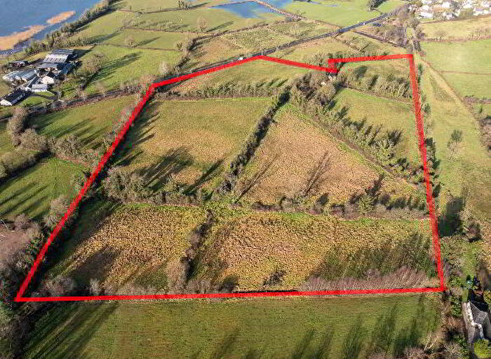 3 Bedroom Detached FarmHouse For Sale In Lisnaskea (Derrylin) Road, Lisnaskea, BT92