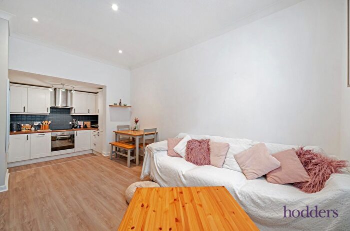 1 Bedroom Flat For Sale In Guildford Street, Chertsey, Surrey, KT16
