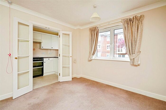 2 Bedroom Apartment For Sale In Spencer Court, Banbury, OX16
