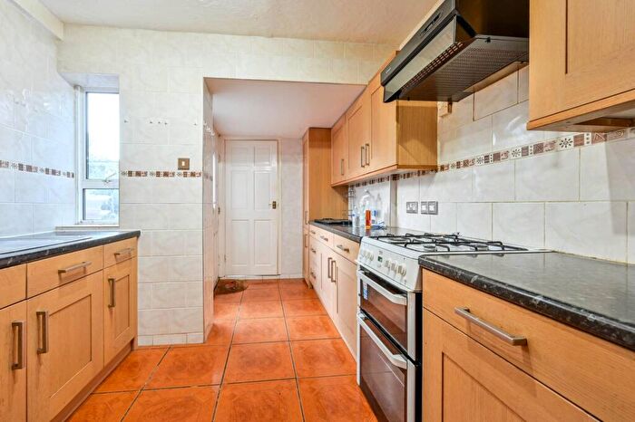 4 Bedroom Semi Detached House To Rent In Beechwood Road, Knaphill, Woking, GU21