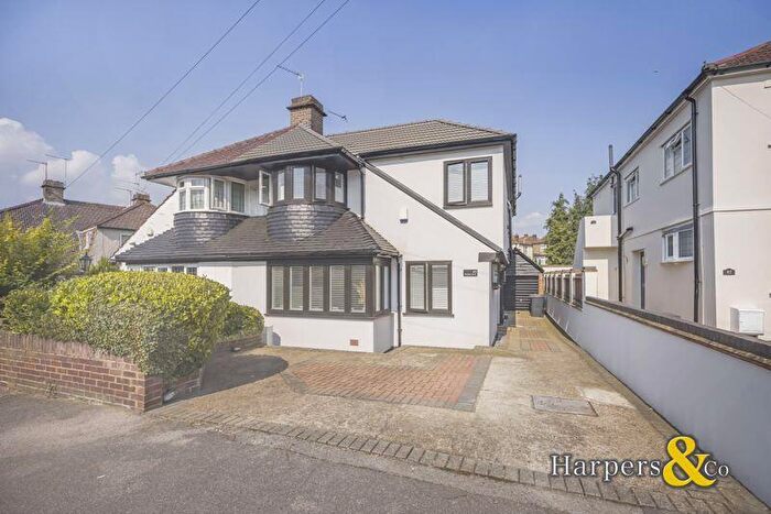 4 Bedroom Semi-Detached House For Sale In Windsor Drive, Dartford, DA1