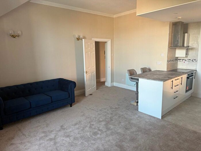 2 Bedroom Apartment To Rent In Clifton Drive North, Lytham St. Annes, FY8