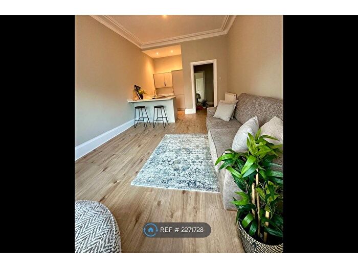 2 Bedroom Flat To Rent In Ark Lane, Glasgow, G31