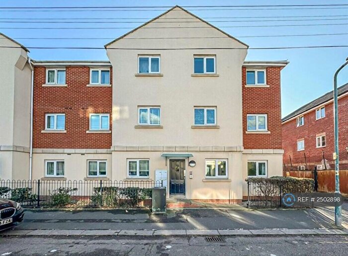 2 Bedroom Flat To Rent In Royal Court, Southend-On-Sea, SS2