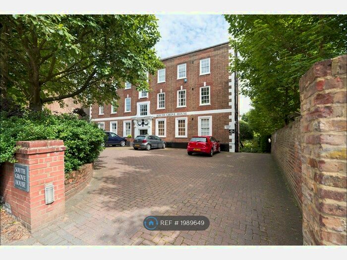3 Bedroom Flat To Rent In Highgate Village, London, N6