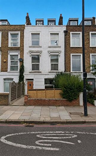 Studio To Rent In Tollington Road, London, N7