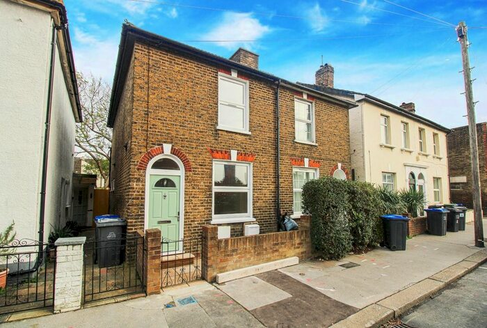 3 Bedroom Semi-Detached House To Rent In Freemasons Road, Croydon, CR0