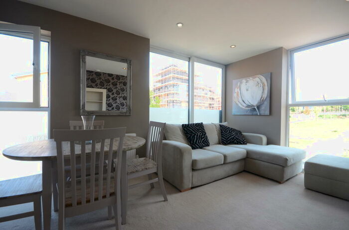 1 Bedroom Flat To Rent In Midgham Way, Kennet Island, RG2