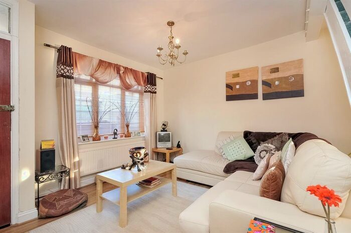 2 Bedroom Apartment To Rent In Bensham Lane, Thornton Heath, CR7
