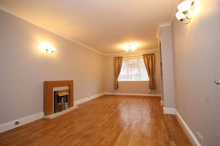 2 Bedroom Flat To Rent In Vellum Drive, Carshalton, SM5