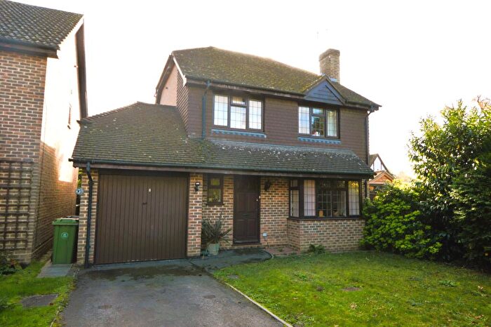 4 Bedroom Detached House For Sale In Newark Road, Windlesham, GU20