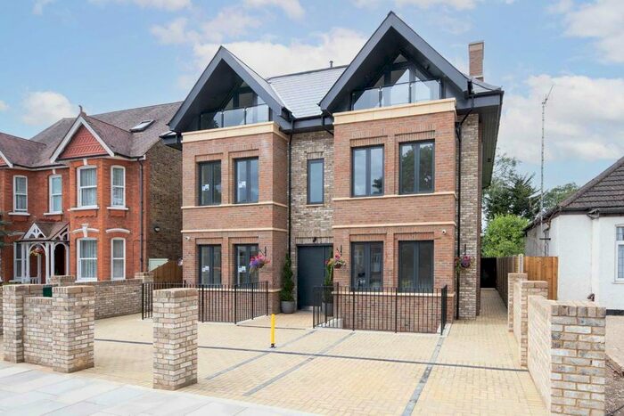 2 Bedroom Property To Rent In Rosemont Road, London, W3