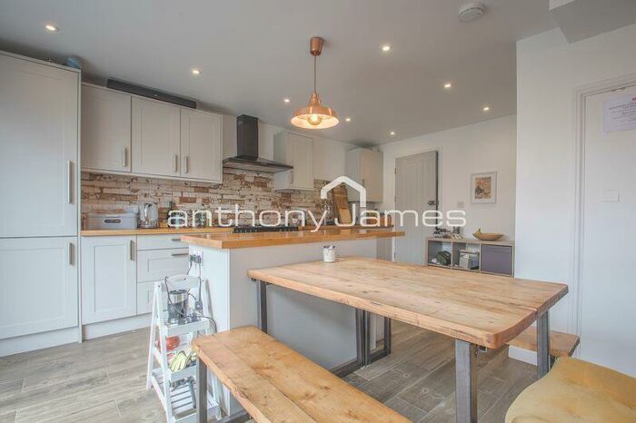 3 Bedroom Semi-Detached House To Rent In Kenmere Road, Welling, DA16