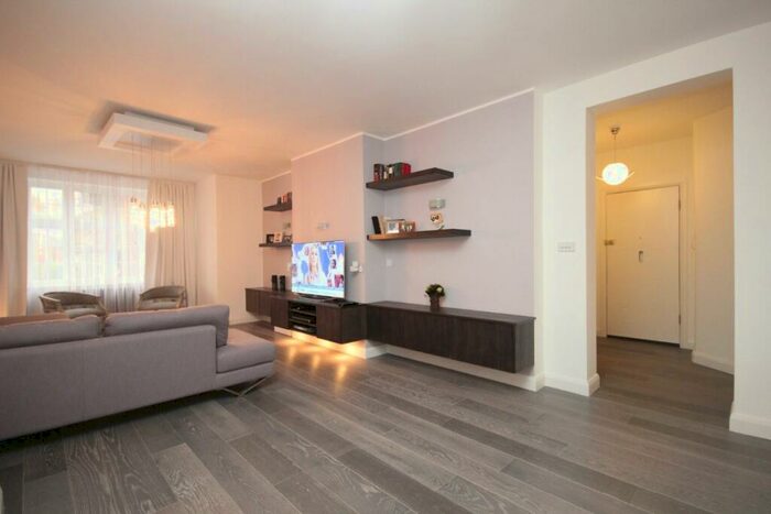 2 Bedroom Apartment To Rent In Vernon Court, Hendon Way, Childs Hill, NW2