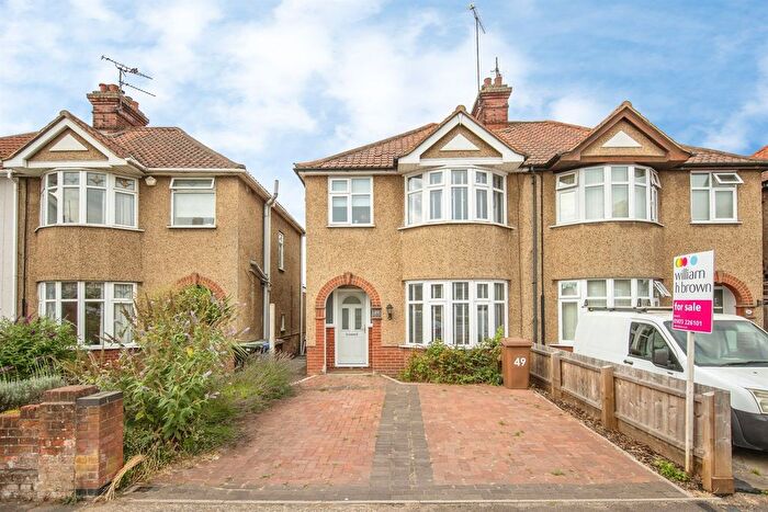 3 Bedroom Semi Detached House For Sale In Bramford Lane, Ipswich, IP1
