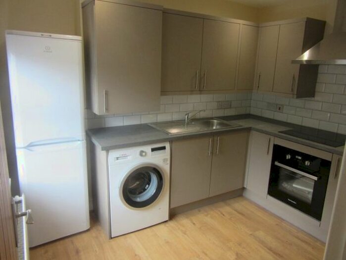 1 Bedroom Flat To Rent In First Floor Flat, Cory Street, Sketty, Swansea., SA2