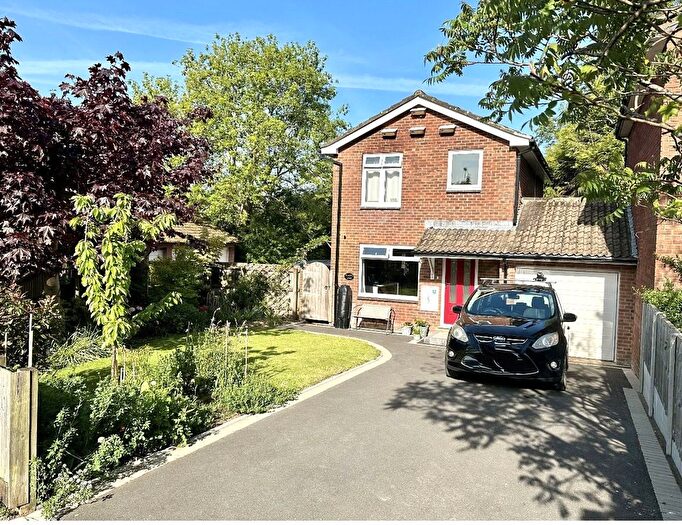 3 Bedroom Link Detached House For Sale In The Mount, Ringwood, Hampshire, BH24
