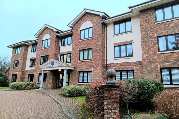 2 Bedroom Flat To Rent In Kings Park, Tunbridge Wells, TN2