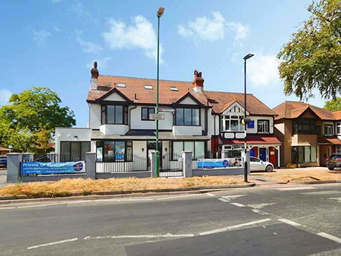 1 Bedroom Studio To Rent In Waverley Way, Carshalton, SM5