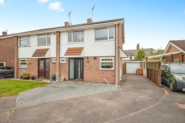 3 Bedroom Semi-Detached House For Sale In Salary Close, Colchester, CO4