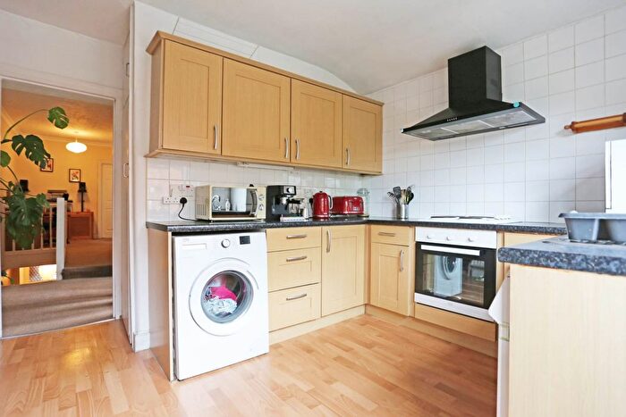 2 Bedroom Flat To Rent In Station Parade, London, Wanstead, E11