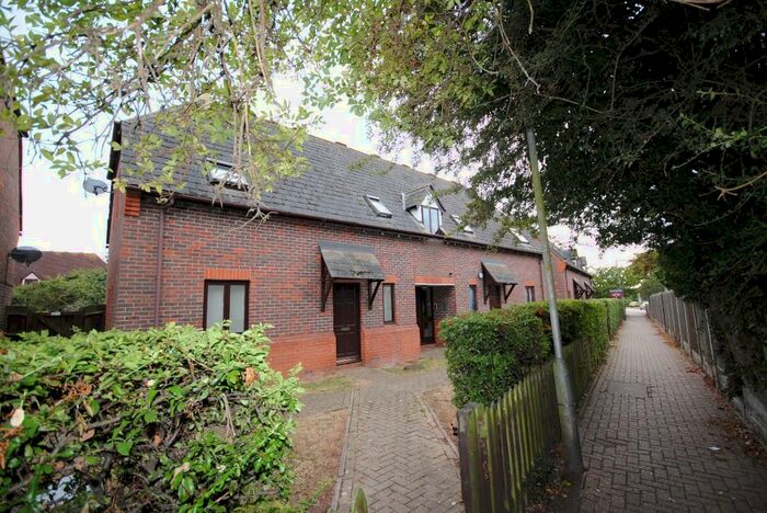 1 Bedroom Maisonette To Rent In Canvey Walk, Chelmsford, Essex, CM1