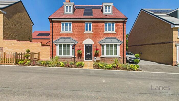 5 Bedroom Detached House For Sale In Tigwell Place, Hoddesdon, EN11