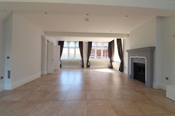 3 Bedroom Property To Rent In Royal Connaught Drive, Bushey, WD23