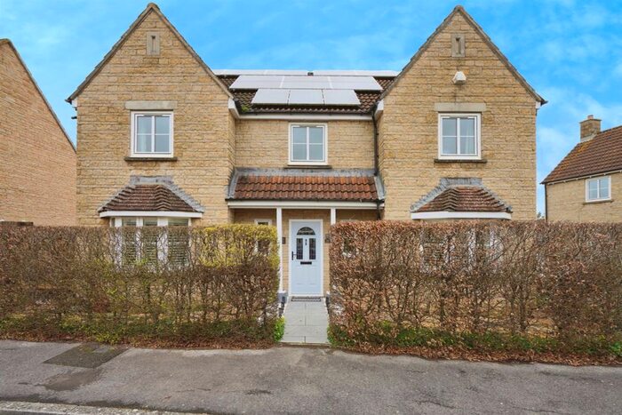 4 Bedroom Detached House For Sale In Tench Road, Calne, SN11