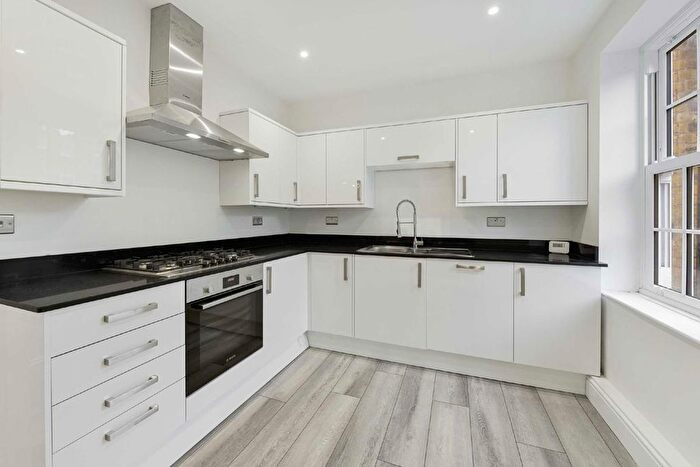 3 Bedroom Flat To Rent In Hortensia Road, London, SW10
