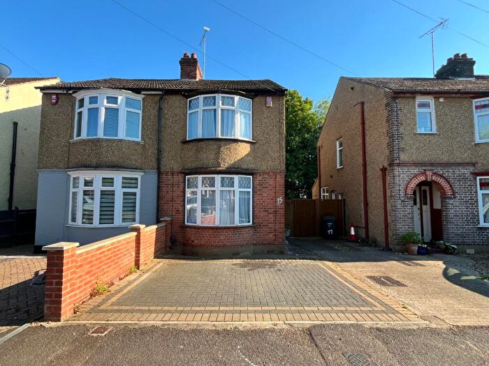 2 Bedroom Semi-Detached House For Sale In Sunridge Avenue, Luton, Bedfordshire, LU2