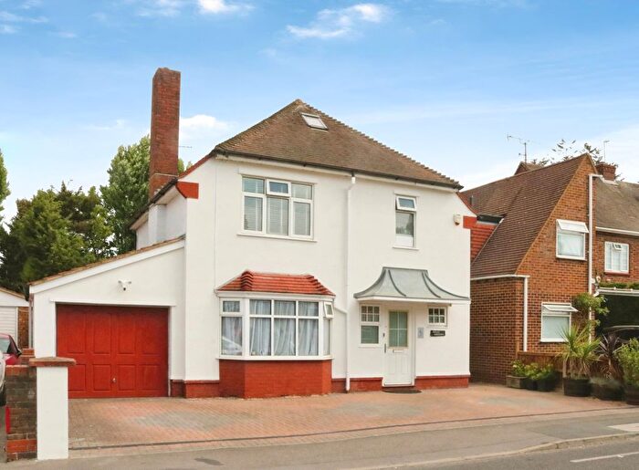 4 Bedroom Detached House For Sale In Meadfield Road, Slough, SL3