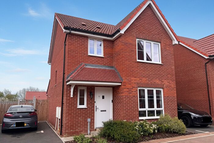 3 Bedroom Detached House To Rent In Milne Gardens, Milton Keynes, Buckinghamshire, MK4