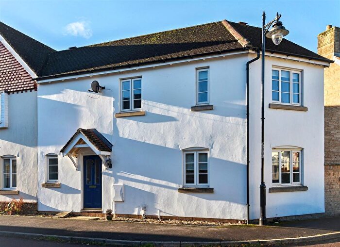 3 Bedroom Semi Detached House To Rent In Weatherbury Road, Gillingham, SP8