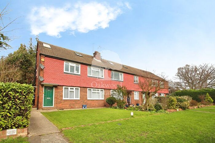 2 Bedroom Maisonette To Rent In Pinewood Green, Iver, SL0