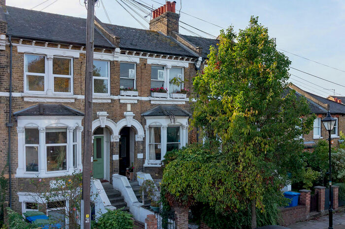 1 Bedroom Apartment To Rent In Nunhead Grove, London, SE15