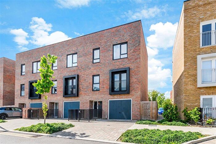 3 Bedroom Town House For Sale In Glenway Road, Rochester, Kent, ME1
