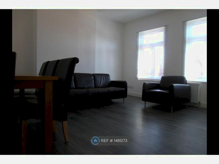 3 Bedroom Flat To Rent In Brownlow Road, London, N11