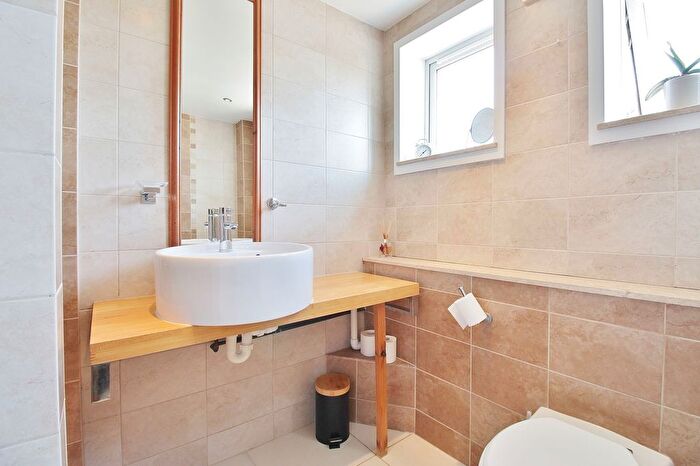 3 Bedroom Flat For Sale In Hepple Close, Isleworth, TW7