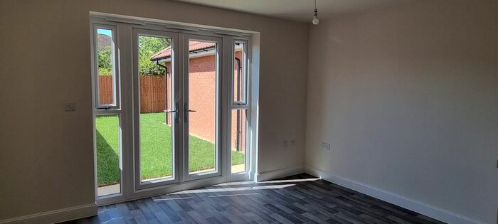 4 Bedroom Semi-Detached House To Rent In Ashcott Avenue, Leicester, LE4