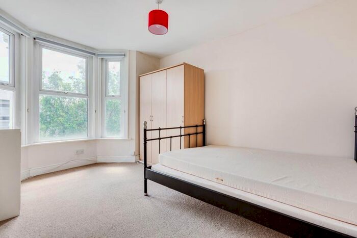 3 Bedroom Flat To Rent In Charlmont Road, London, SW17
